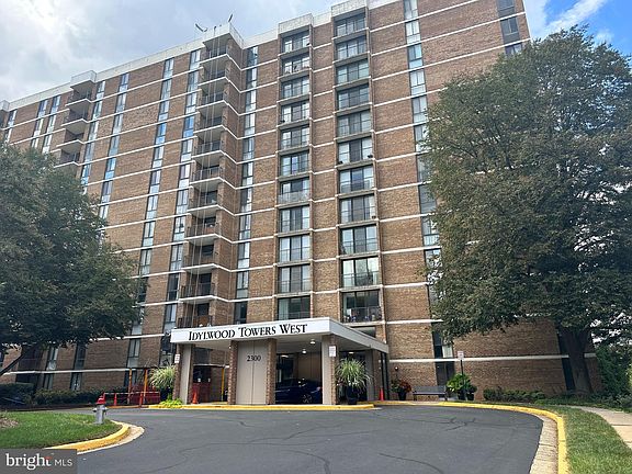 3rd image of 2300 Pimmit Dr APT 1018