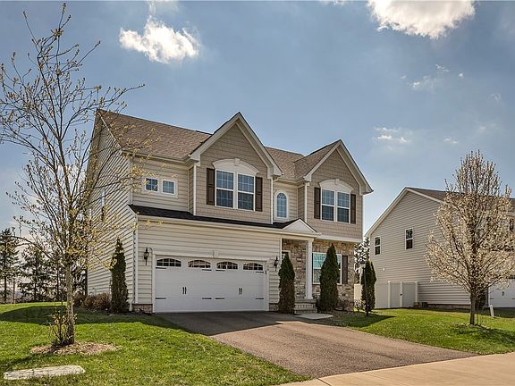 2nd image of 108 Oakmont Dr
