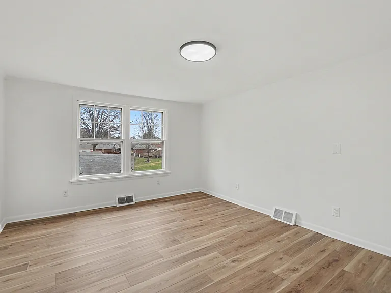1555 Locust St — Photo 21