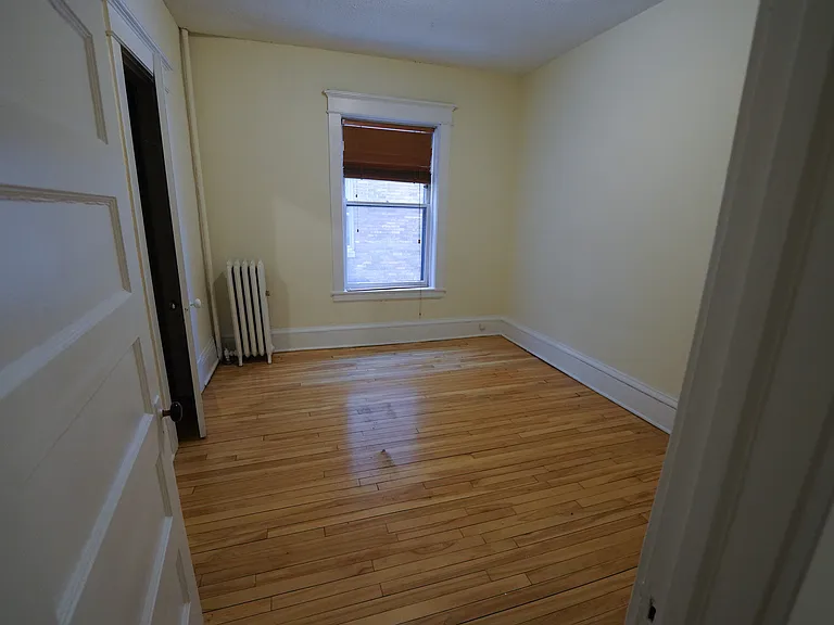 Oxford Street Apartments — Photo 21