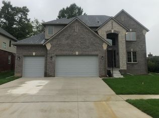 2790 E Wattles Rd, Troy, MI 48085
