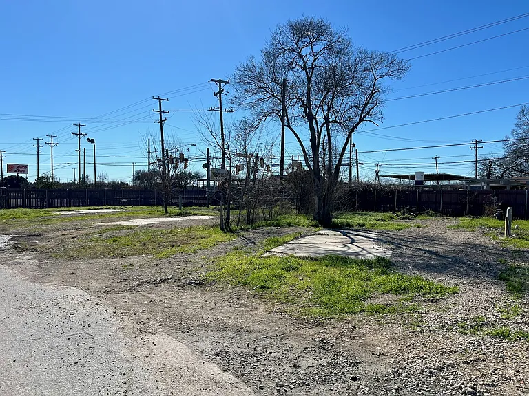 4210 S Zarzamora St — Photo 11