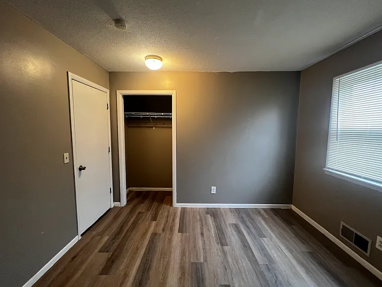 7725 Tessman Dr N — Photo 11