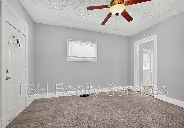 100 N Muessing St — Photo 7