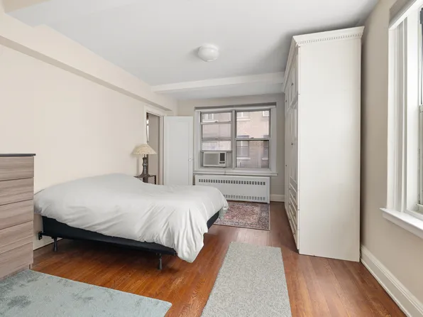 434 East 52nd Street image 9 of 15