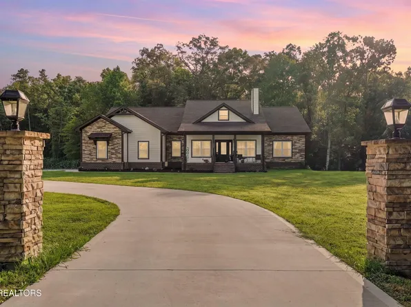 964 Deerwood Dr, Dandridge, TN 37725