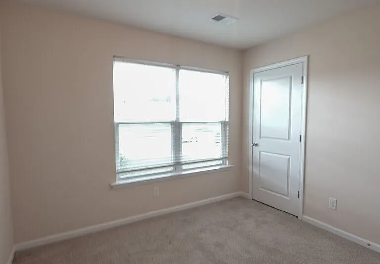 44 Hawkhorn Ct — Photo 11