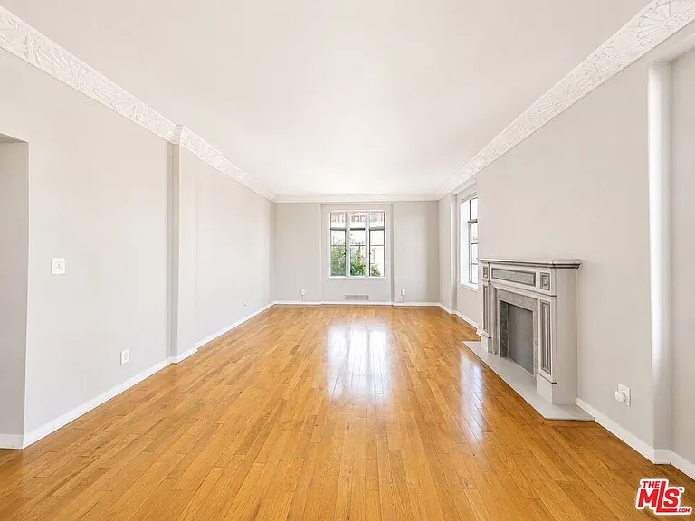 1314 N Hayworth Ave #303 — Photo 7