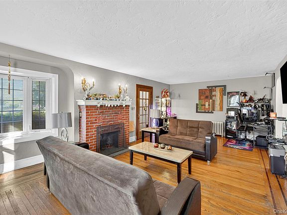 5th image of 207 New Hyde Park Road