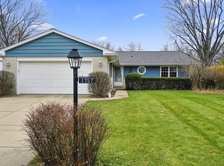 1757 E Wood Ln, Mount Prospect, IL 60056