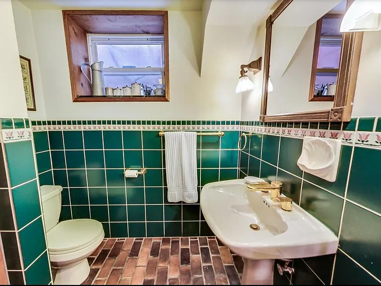 940 W Cuyler Ave #G — Photo 11
