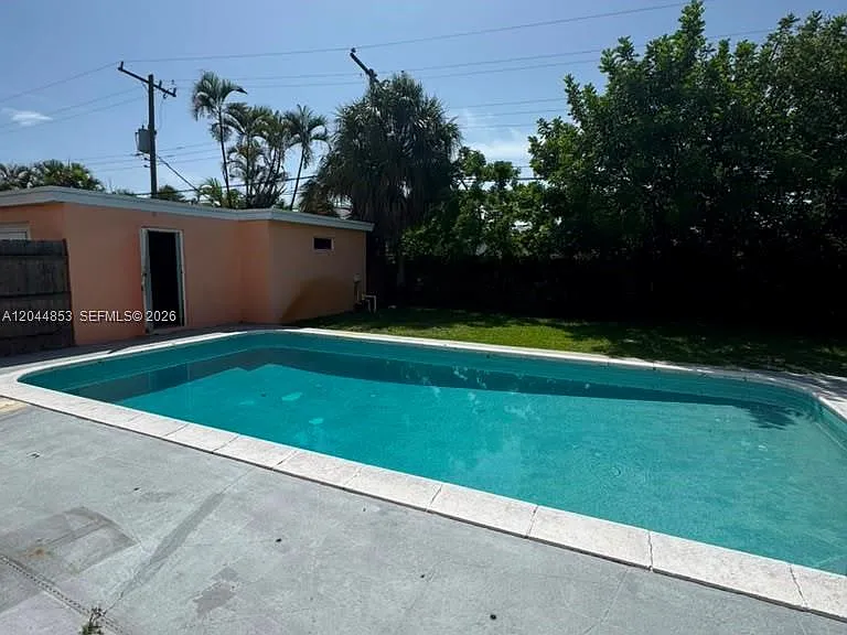 2396 NE 5th Ave — Photo 11