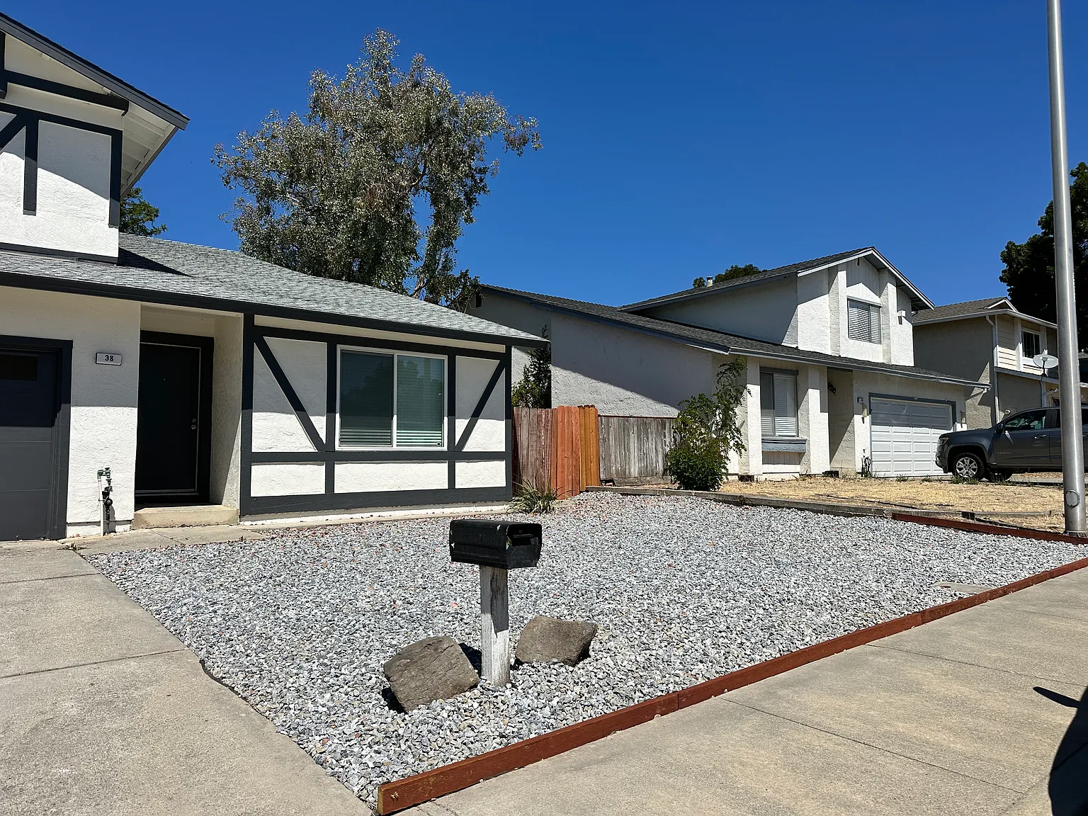 4 bed, 2.5 bath, 2031 sqft, $3,650 — Photo 2