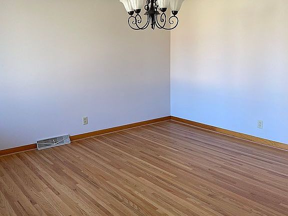5th image of 347 Abbington Ave