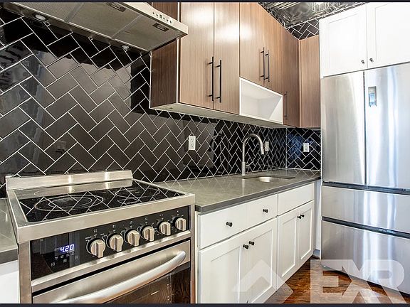 2nd image of 35 Claver Pl APT 1I