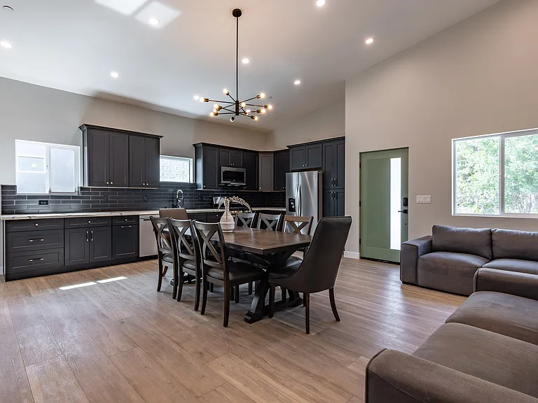 8603 Comanche Ave — Photo 3