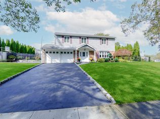 32 Dover Hill Dr, Nesconset, NY 11767