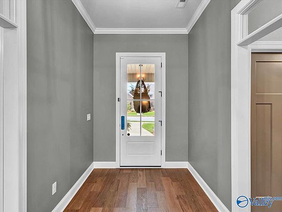 5th image of 26 Cobbs Cove Way SE