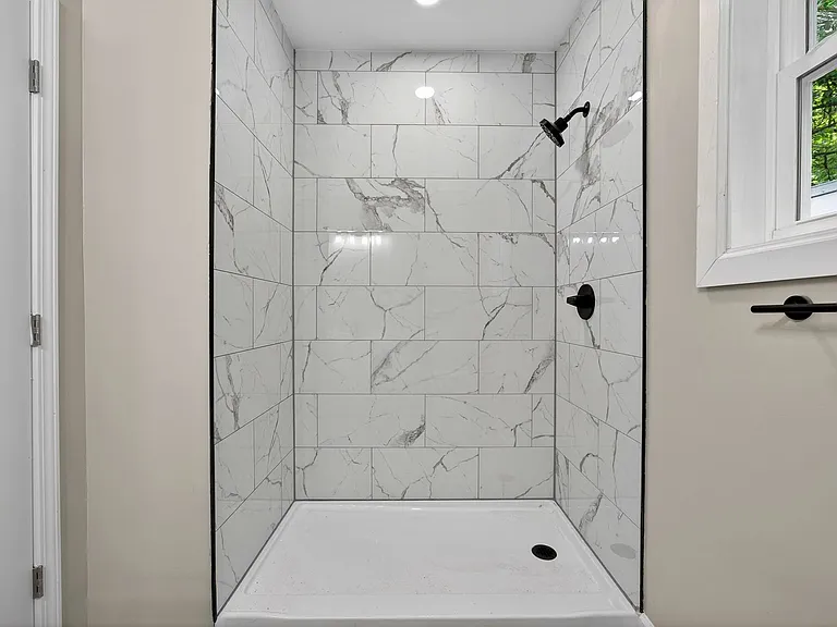 2218 Holt Dr — Photo 25