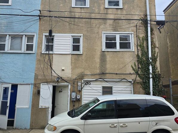 210 Long Ln, Upper Darby, PA 19082