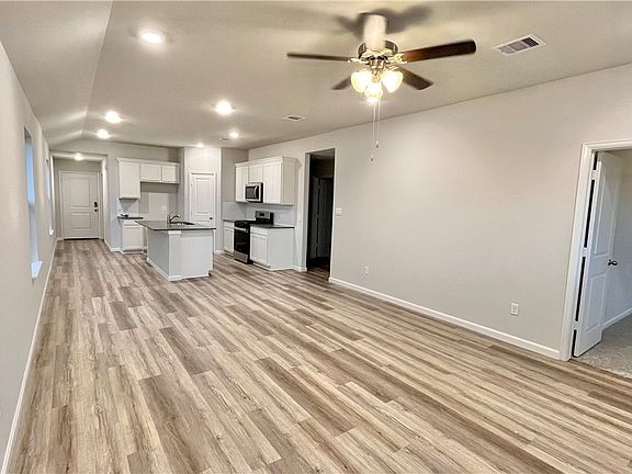 4th image of 918 Coffee Mill Ln