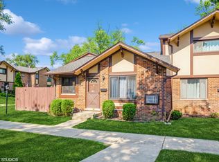 1S140 Winthrop Ln, Villa Park, IL 60181