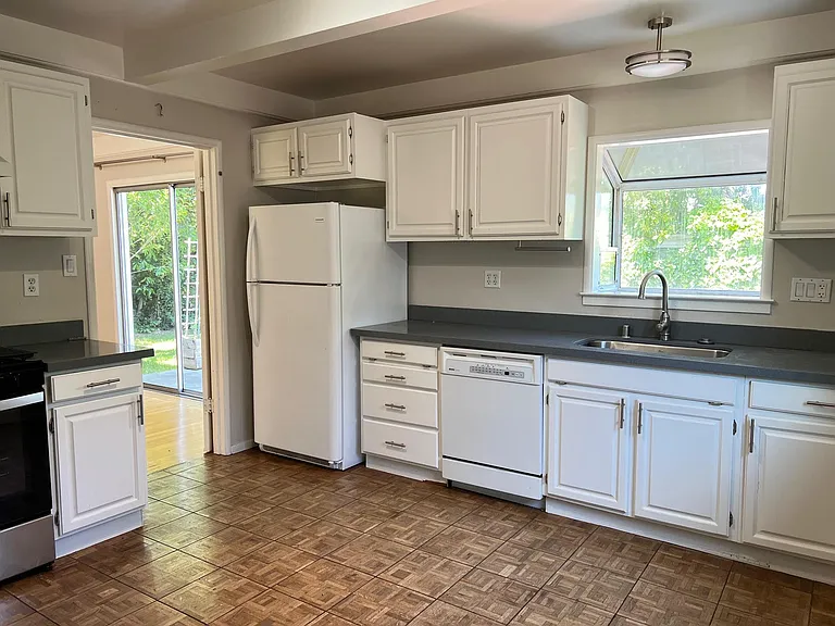 565 Manzanita Ave — Photo 8