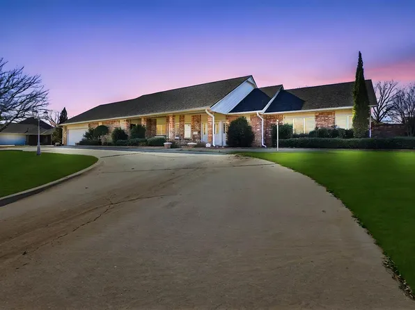 310 NW 32nd St, Lawton, OK 73505