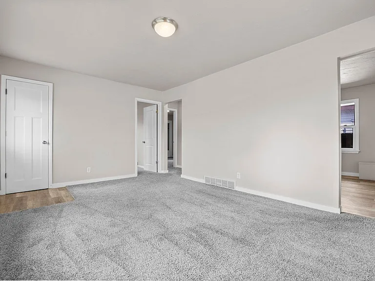 1406 E 27th Ct — Photo 8