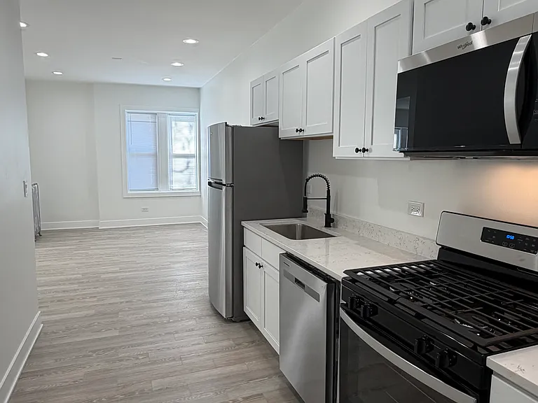 1546 W Arthur Ave #4 — Photo 4