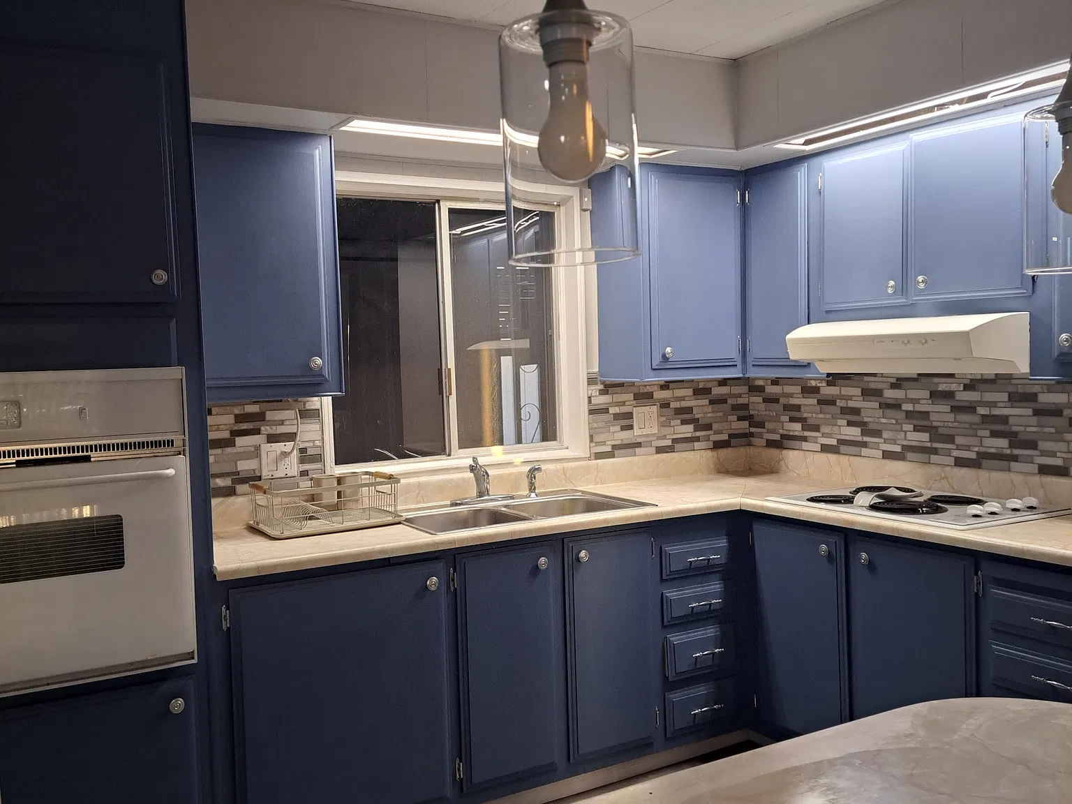 2 bed, 1080 sqft, $1,600 — Photo 2