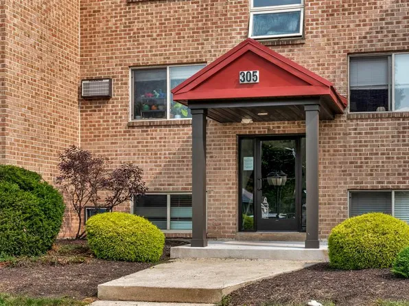 Pear Tree Court Apartments