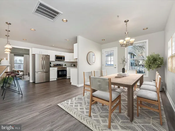 5102 Pierce Ave, College Park, MD 20740