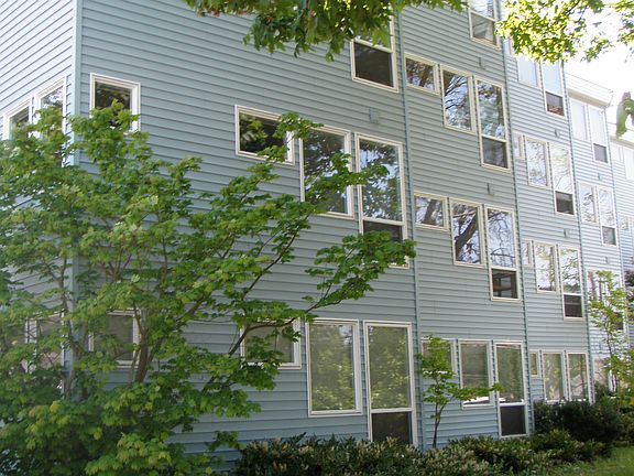 2nd image of 625 SW 155th St #102