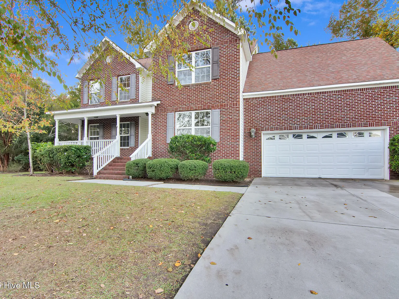 4 bed, 2.5 bath, 2473 sqft, $2,300 — Photo 2