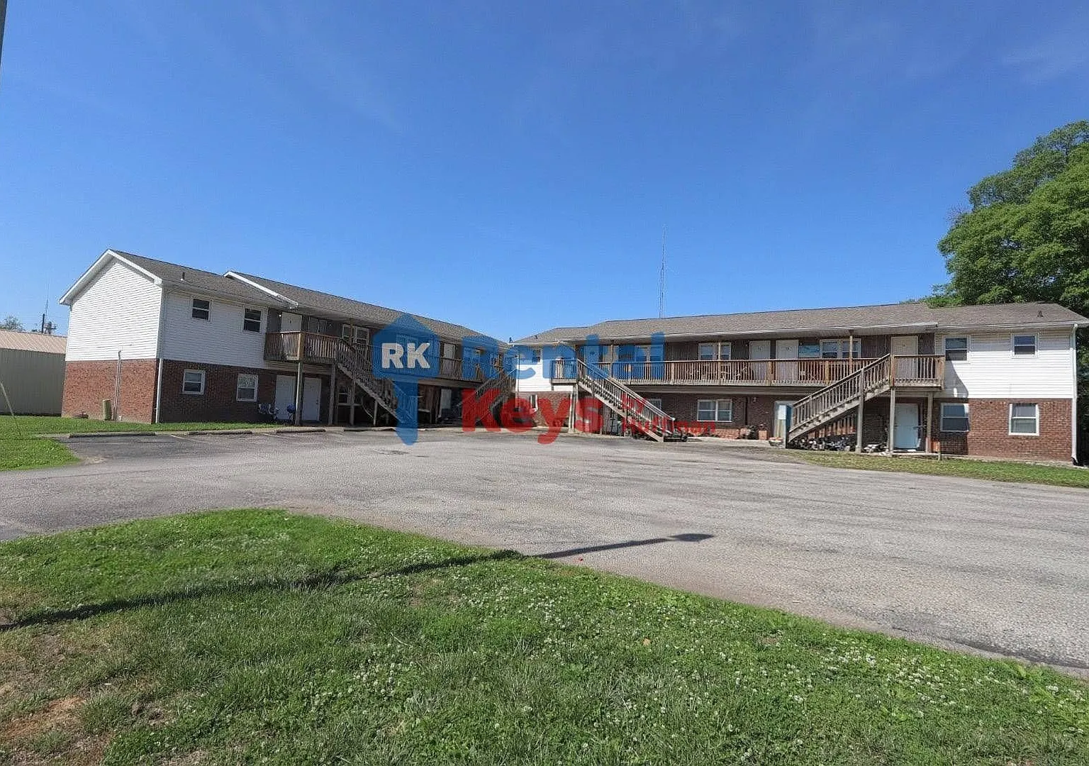 Elmwood Apartments — Photo 1
