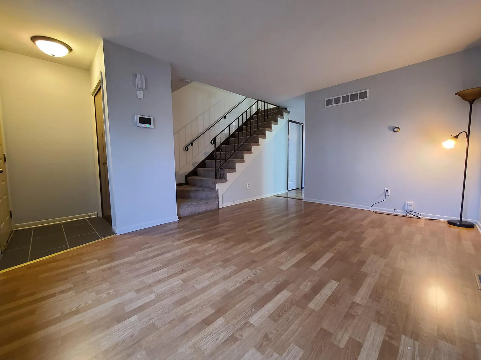 707 Wellington Dr — Photo 2
