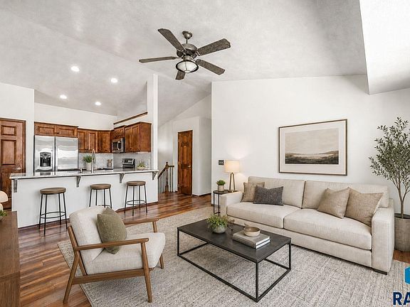 2nd image of 2301 S Ollerich Ave Avenue