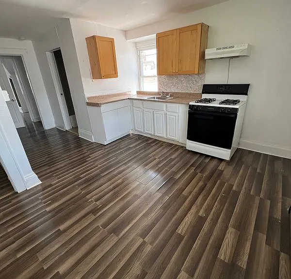 552 River St #3 — Photo 2