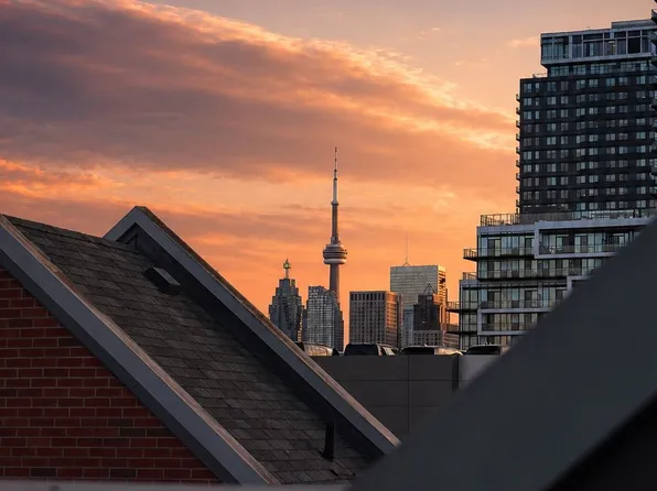 29 Frances Loring Ln #6, Toronto, ON M4M 3E8