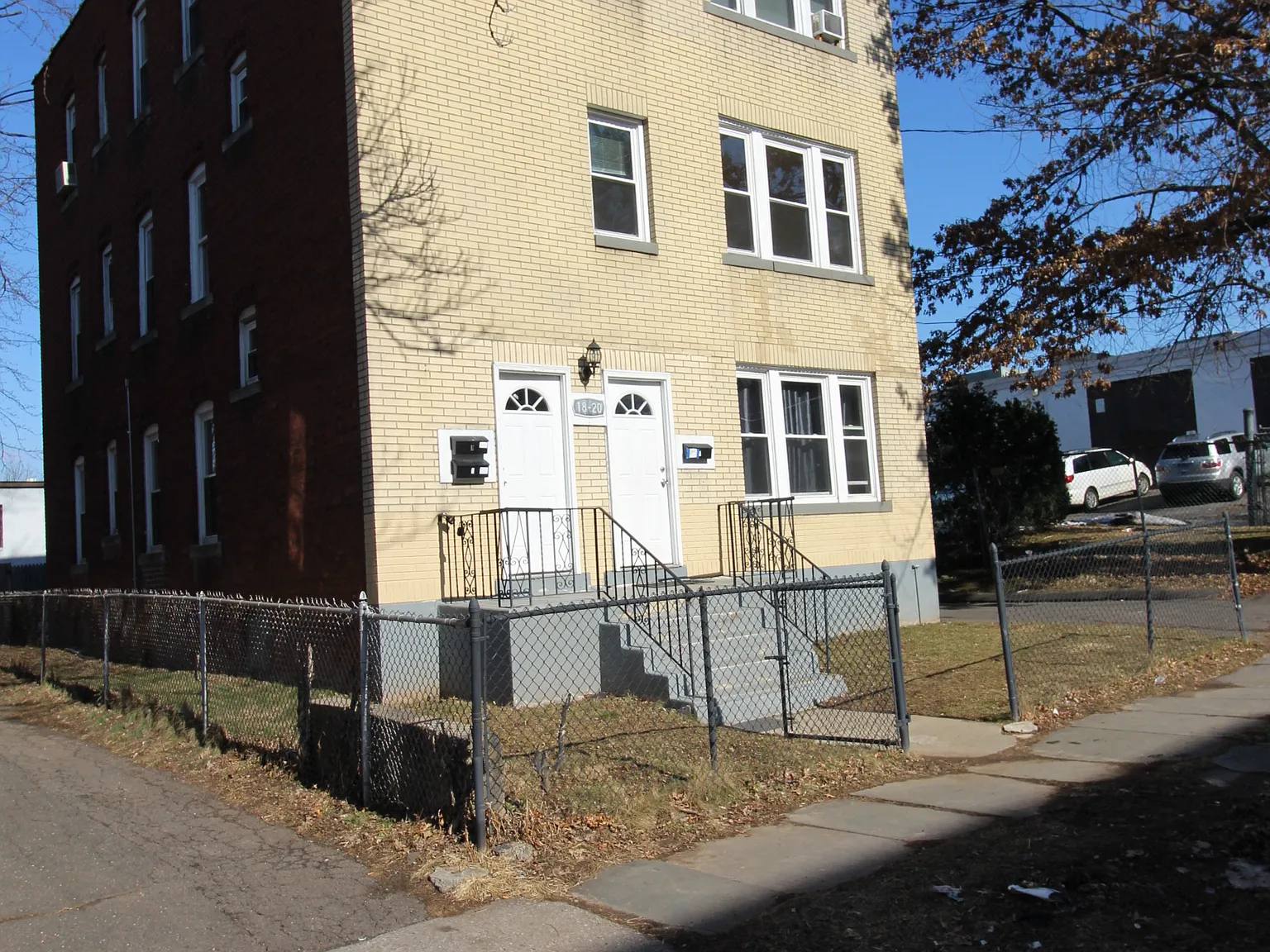 3 bed, 750 sqft, $1,395 — Photo 2