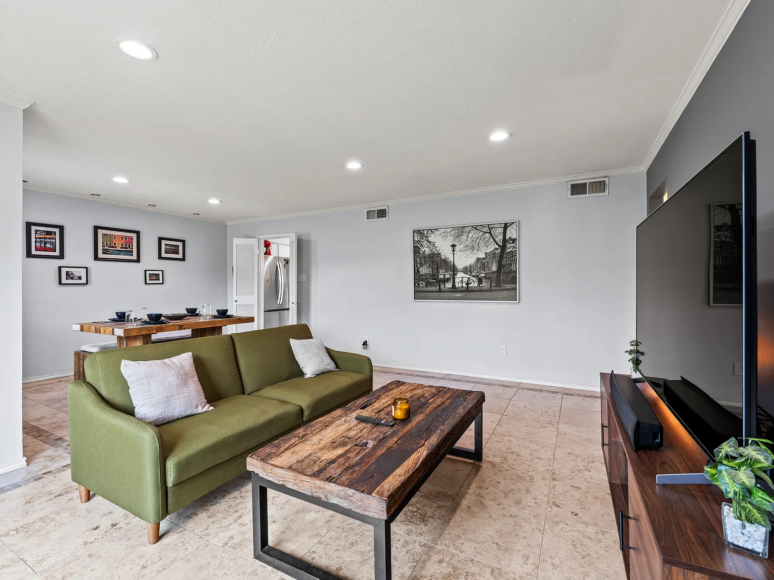2 bed, 1033 sqft, $2,500 — Photo 4