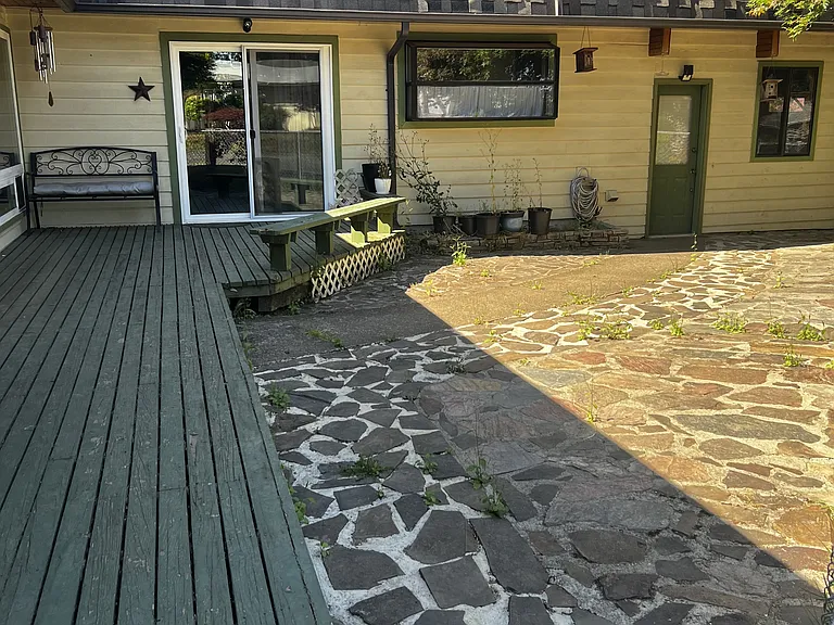 146 Hawthorne Ln — Photo 3