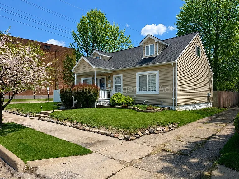 2705 Inman St — Photo 1