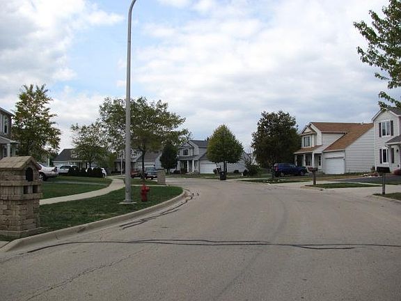 2nd image of 1305 Burke Ln