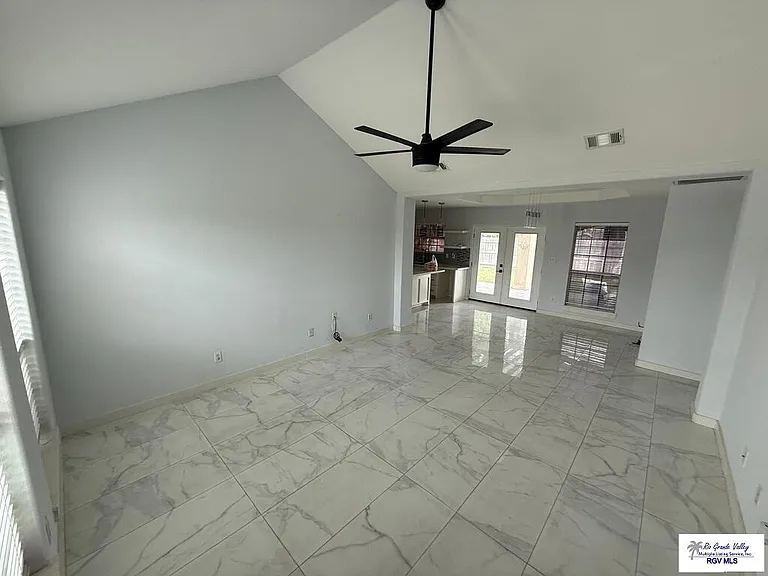 2811 Pompeii St — Photo 9