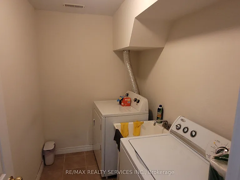 2077 Tovell Dr — Photo 13