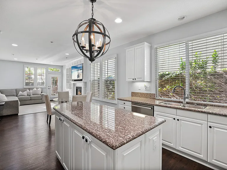 2450 Elden Ave #E — Photo 9