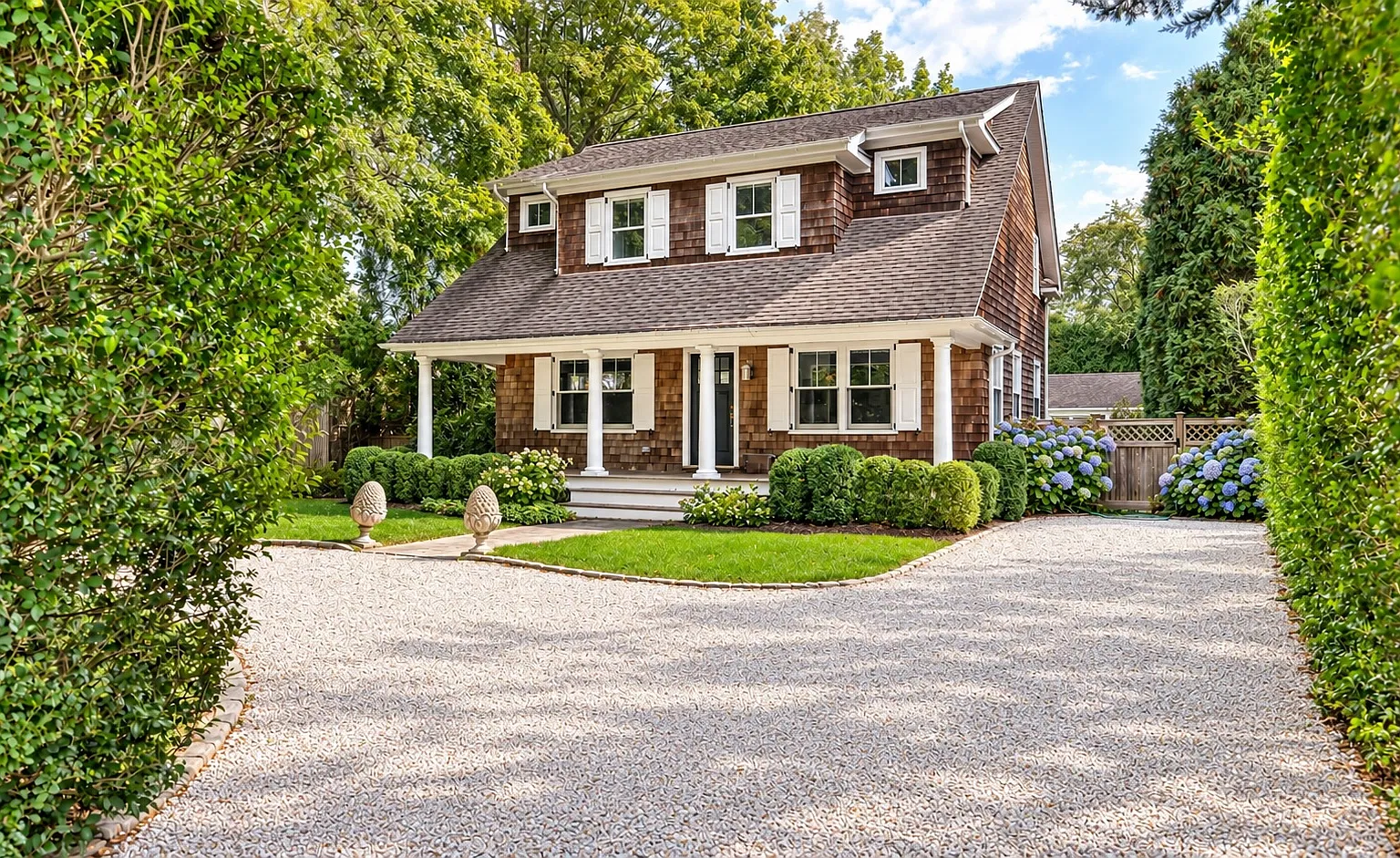 A Collected Escape in East Hampton Village — Photo 4