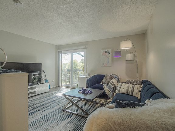 4th image of 2407 NE 43rd St #4716324